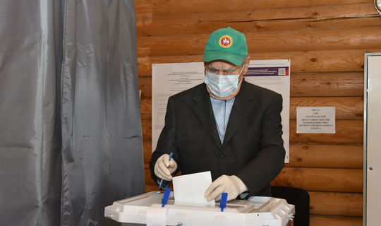 Минтимер Шаймиев принял участие в голосовании по поправкам к Основному закону страны