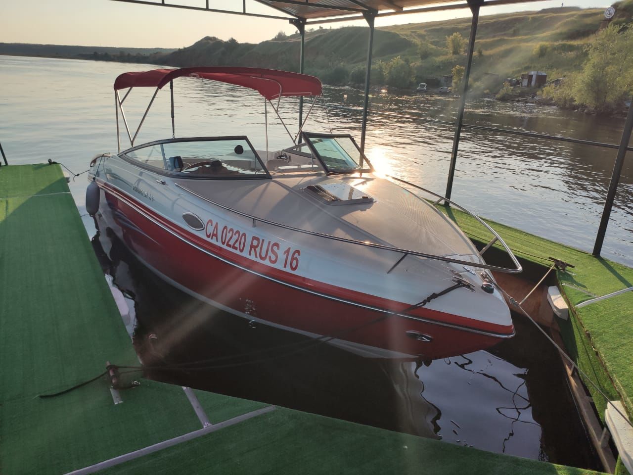 В Татарстане перевернулась лодка с пассажирами, есть погибший