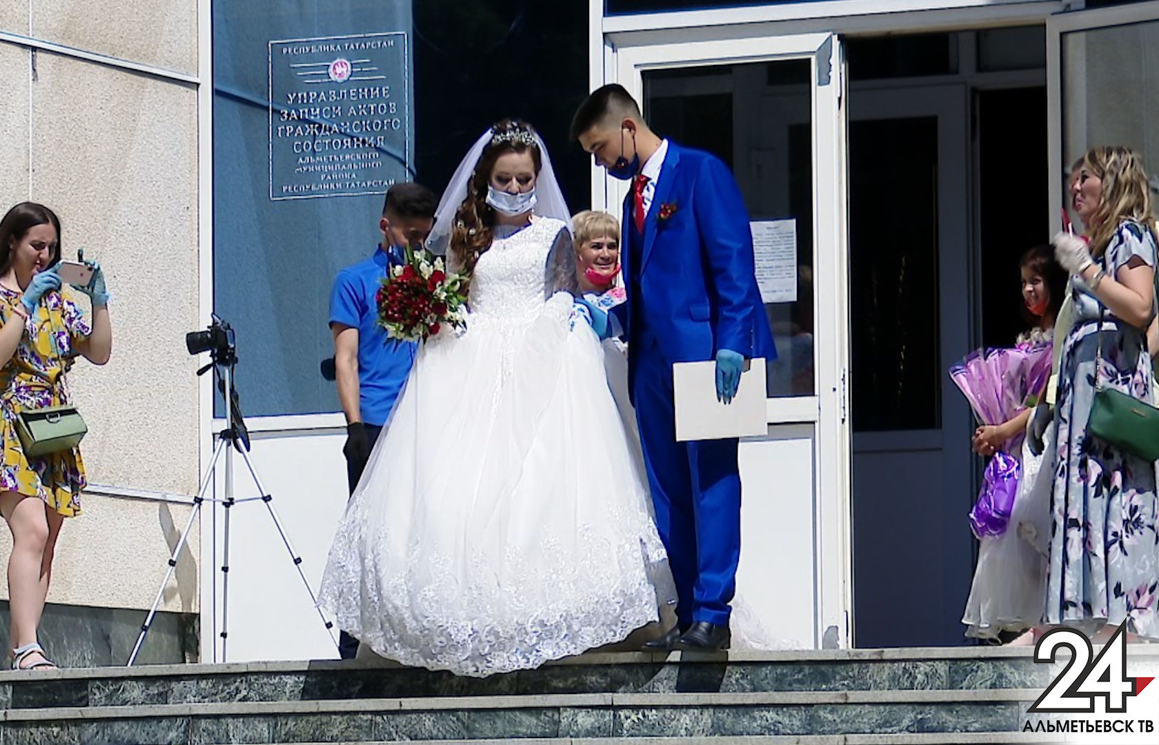В Альметьевске в День семьи любви и верности поженились 7 пар