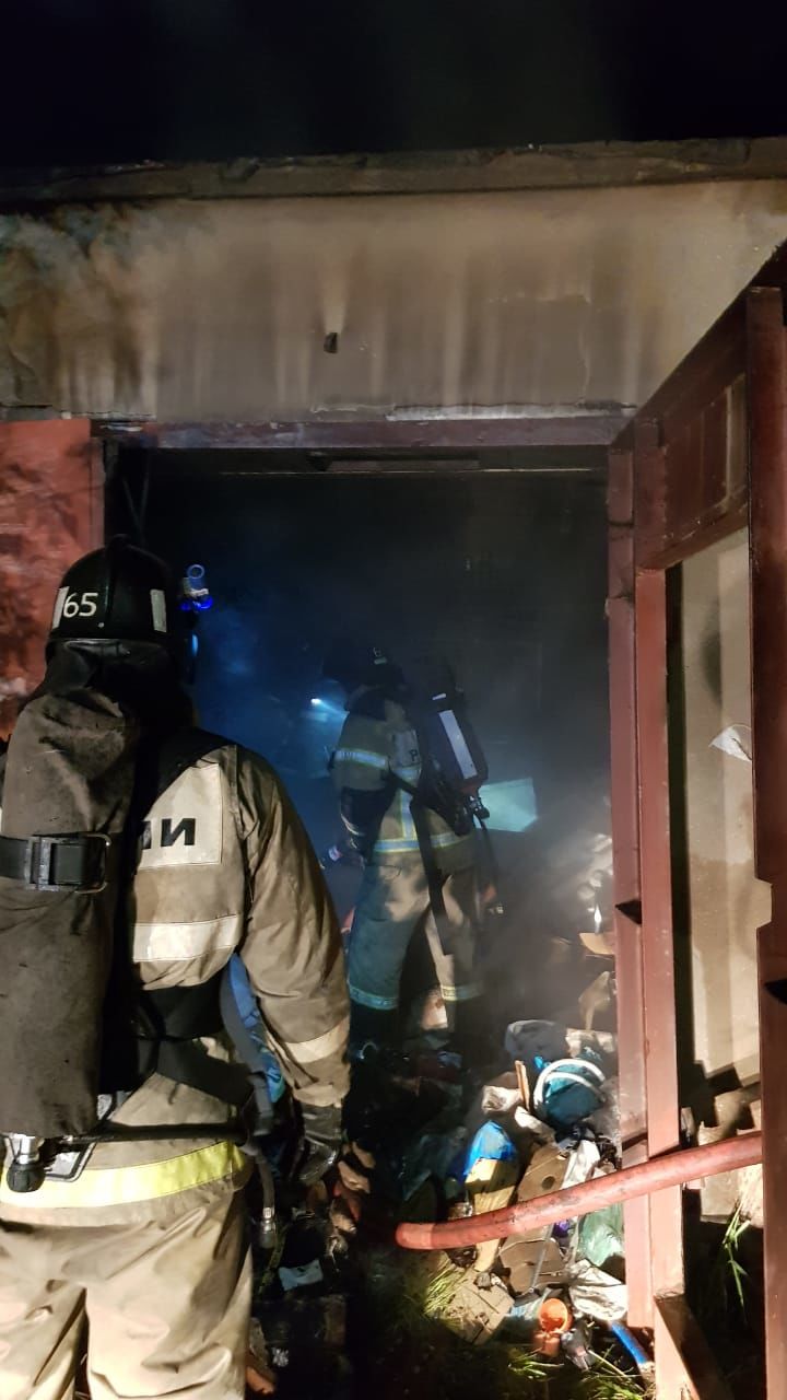 В Альметьевске при пожаре в гараже пострадал мужчина