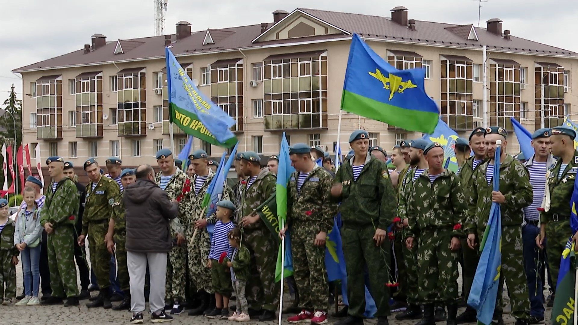 День голубых беретов: как альметьевские десантники отметили 90-летие ВДВ