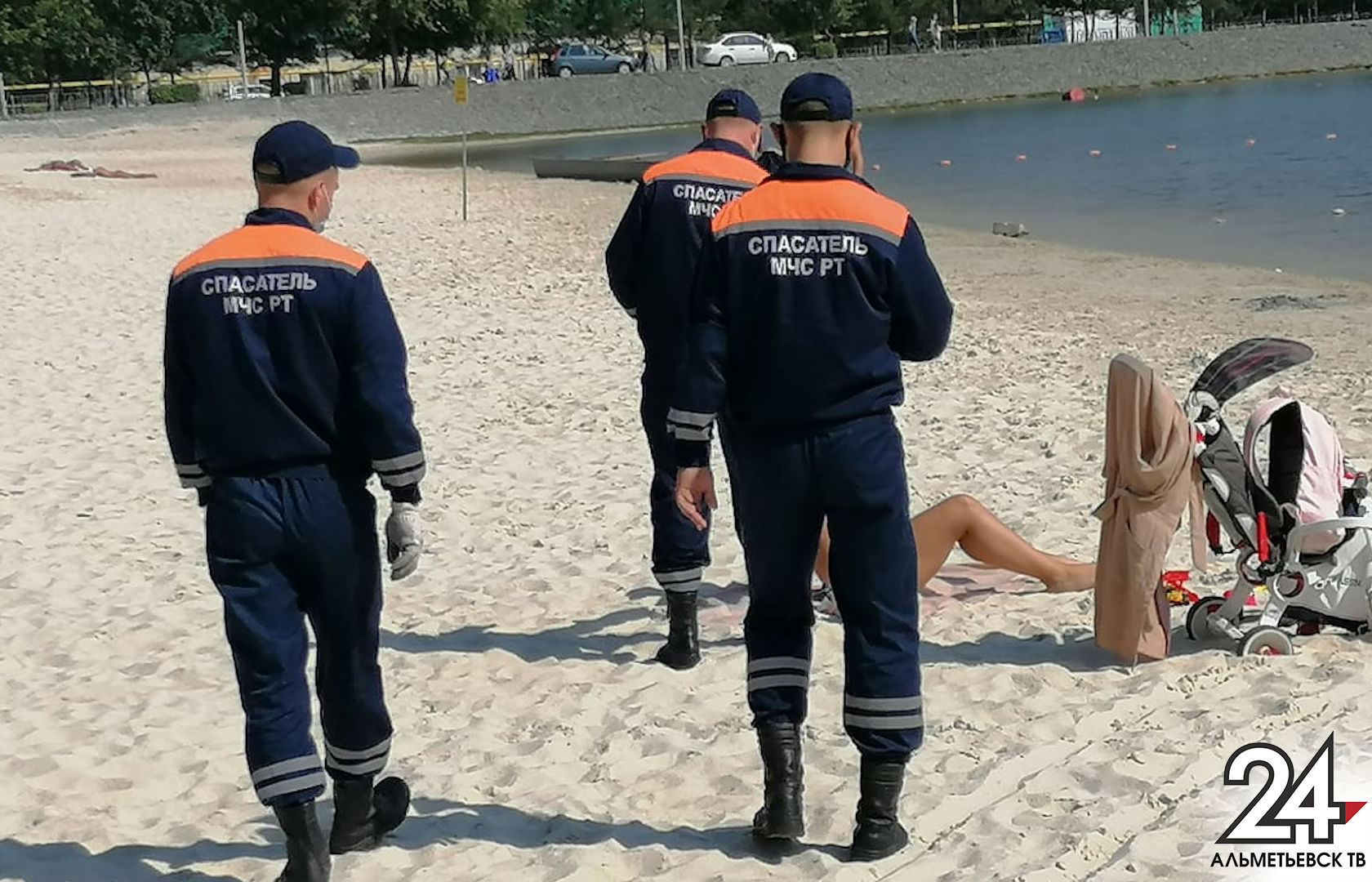 Спасатели проводят рейды на городском пляже в Альметьевске