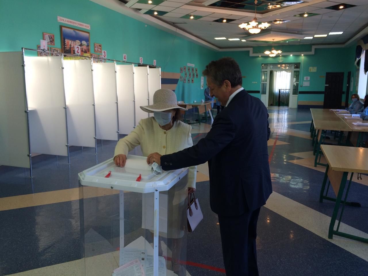 Генеральный директор Татнефти Наиль Маганов проголосовал в Альметьевске