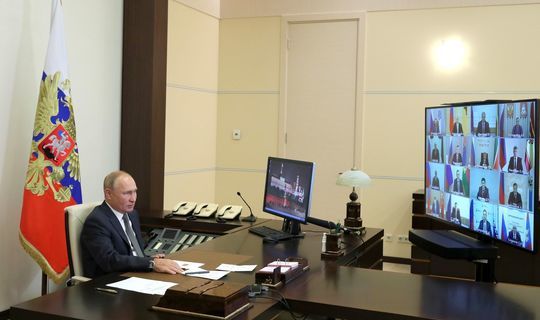 Путин поздравил Минниханова с победой на выборах