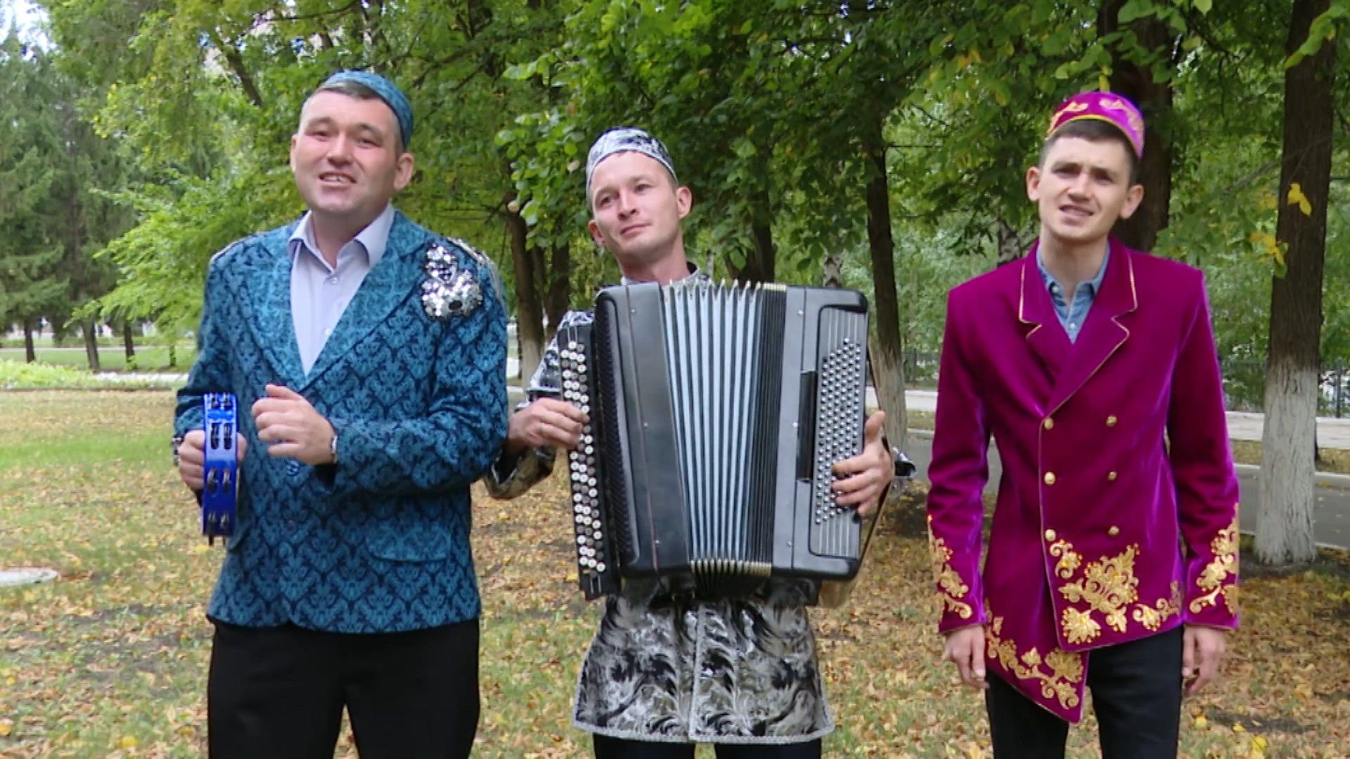 В сети набирает просмотры татарский кавер «Третье сентября», записанный альметьевскими артистами