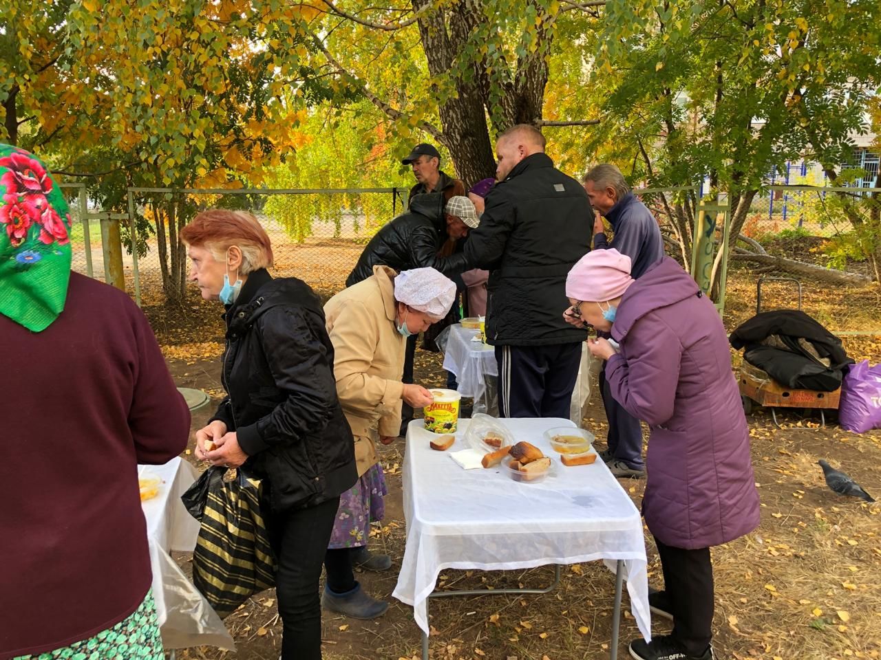 Волонтеры в Альметьевске устраивают обеды для бездомных