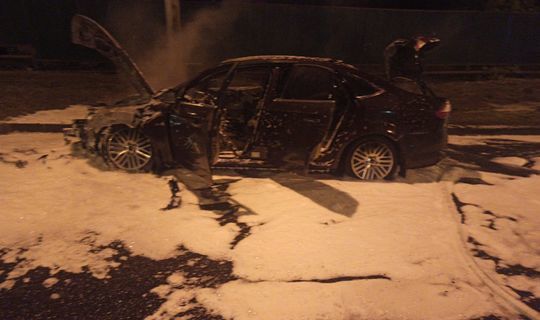 Ночью в Альметьевске автомобиль загорелся на ходу и врезался в столб&nbsp;
