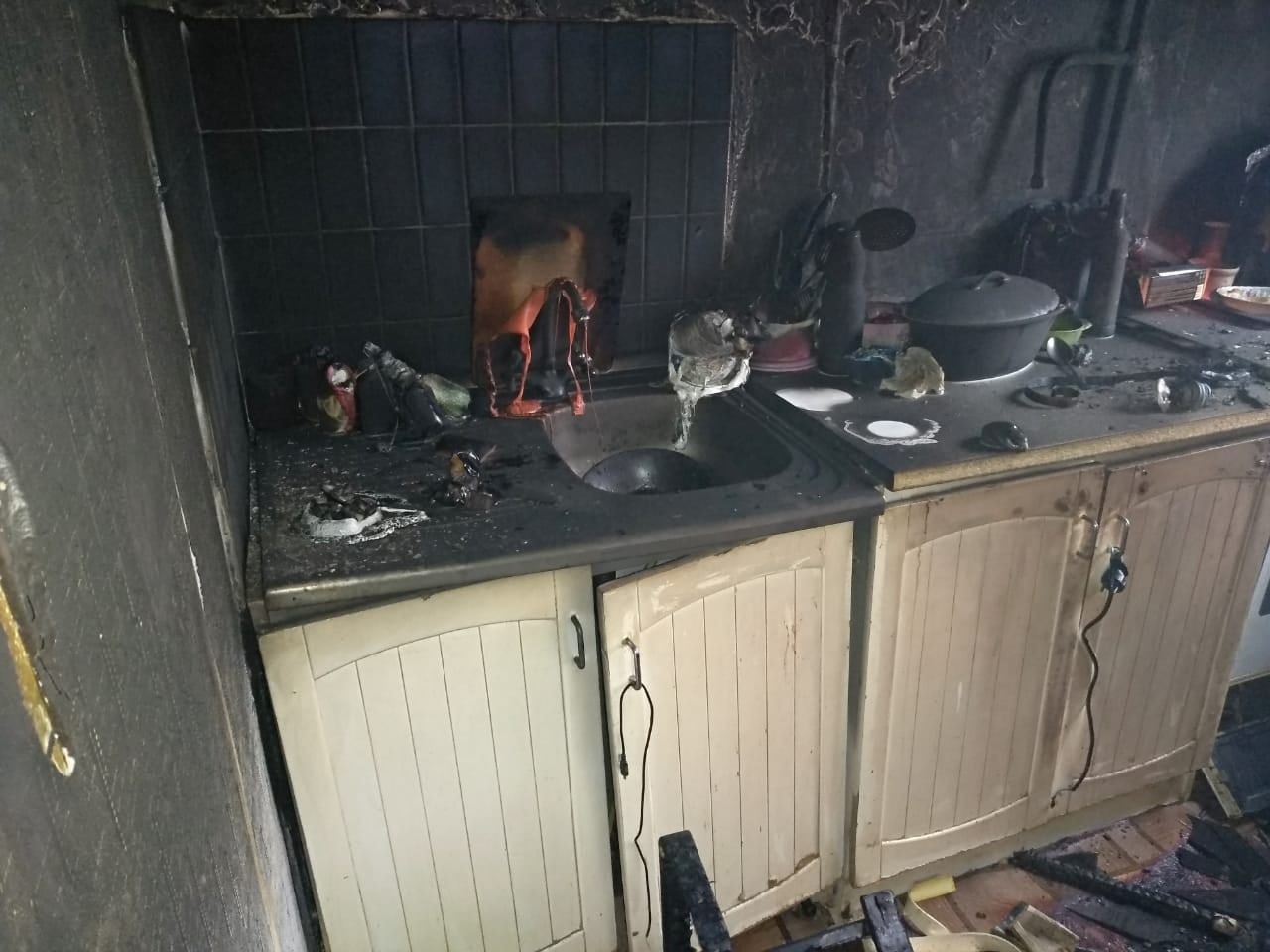 В Альметьевске произошел пожар в многоквартирном доме, спасли 4 человека