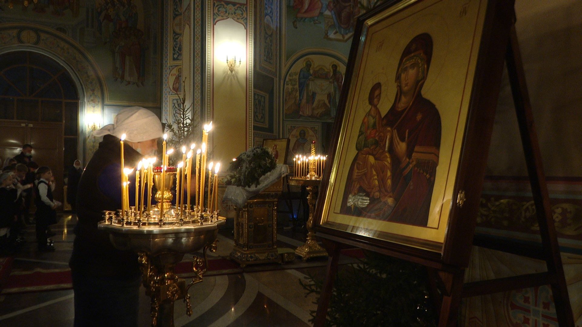 Православные жители Альметьевска встретили Рождество