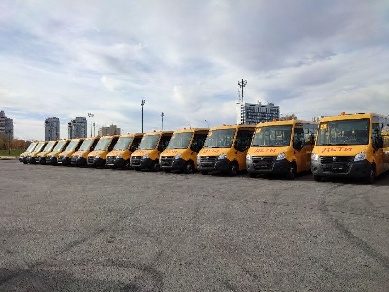 Альметьевский район получил 3 школьных автобуса от Президента Татарстана