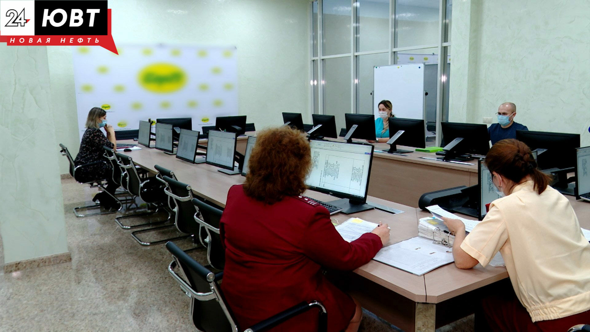 В Альметьевске Роспотребнадзор проверяет, отстранены ли от работы невакцинированные сотрудники