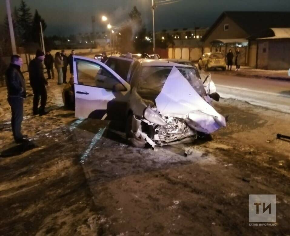 В Альметьевске в ДТП пострадали три человека