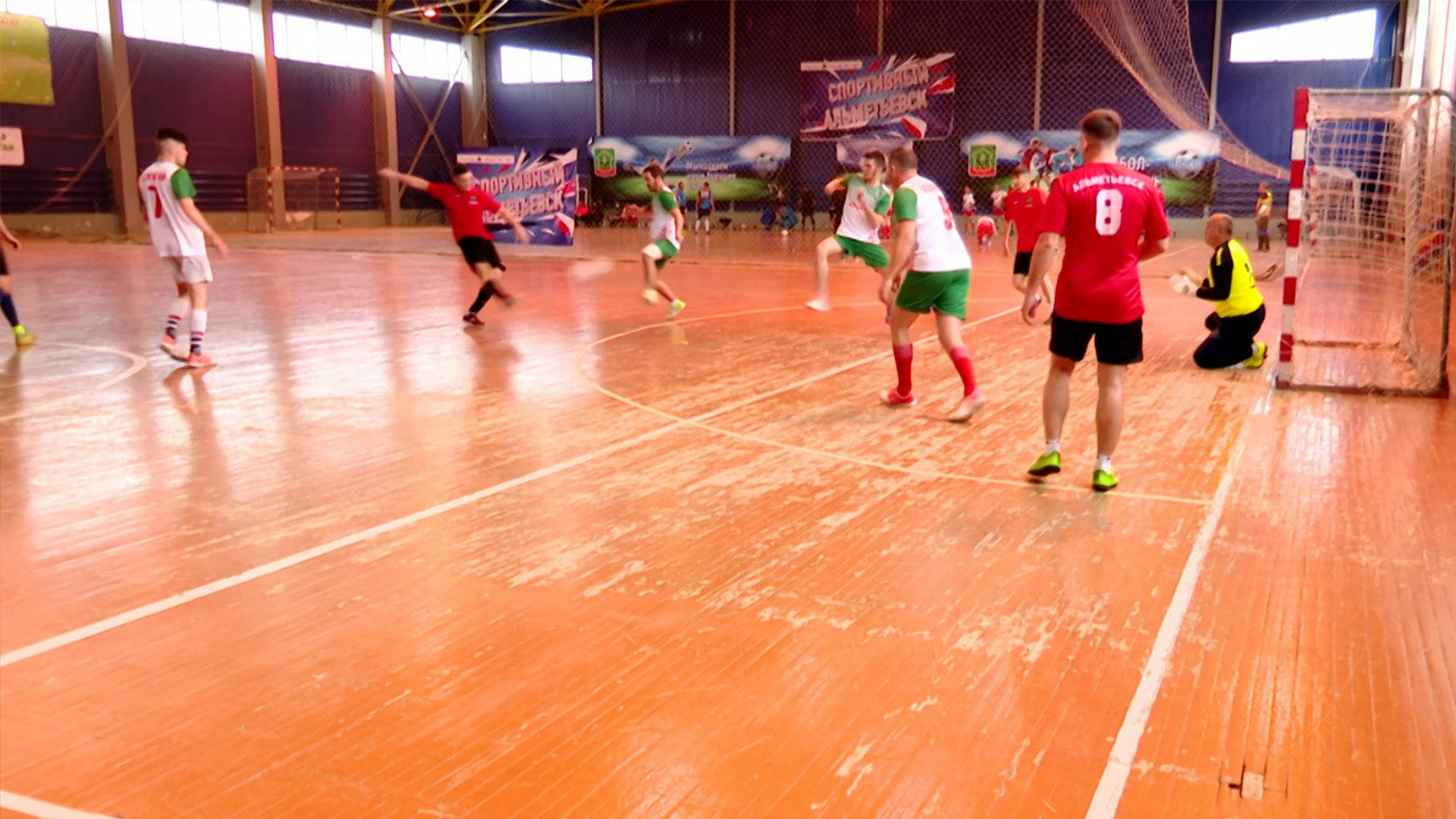 В Альметьевске прошли соревнования по мини-футболу среди сборных муниципалитетов