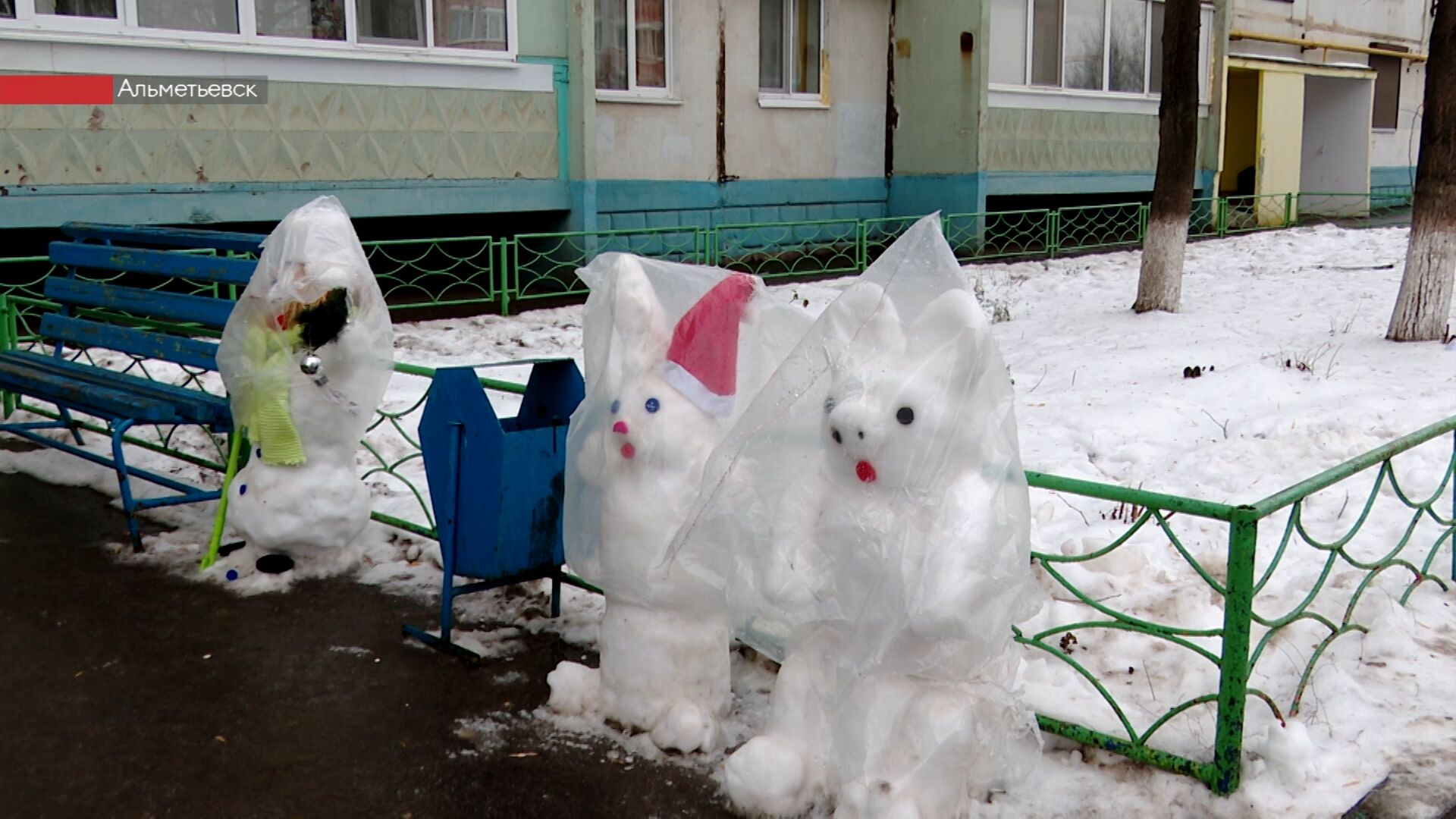 Жительница Альметьевска получит премию за то, что украсила двор снеговиками