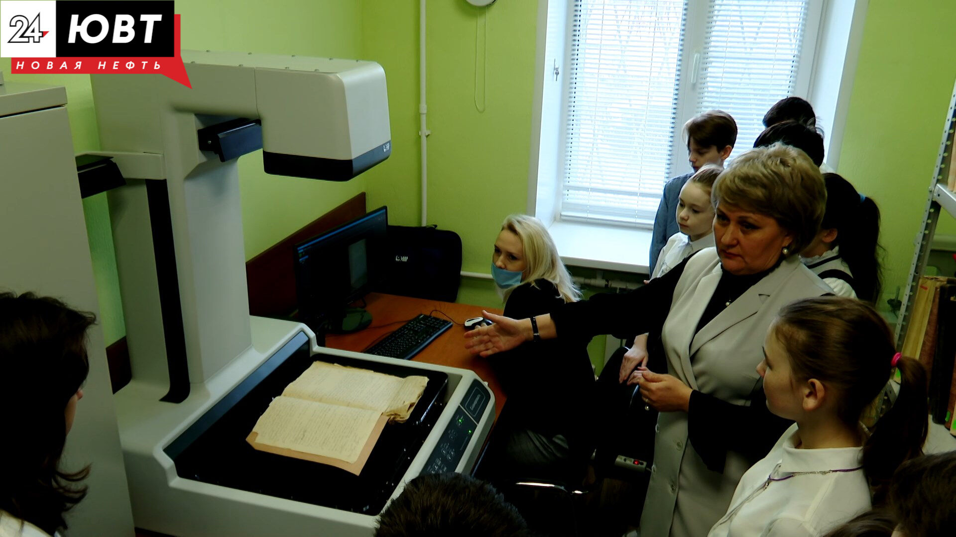 Письмо с фронта и столетний документ: в Альметьевске детей знакомят с работой архива