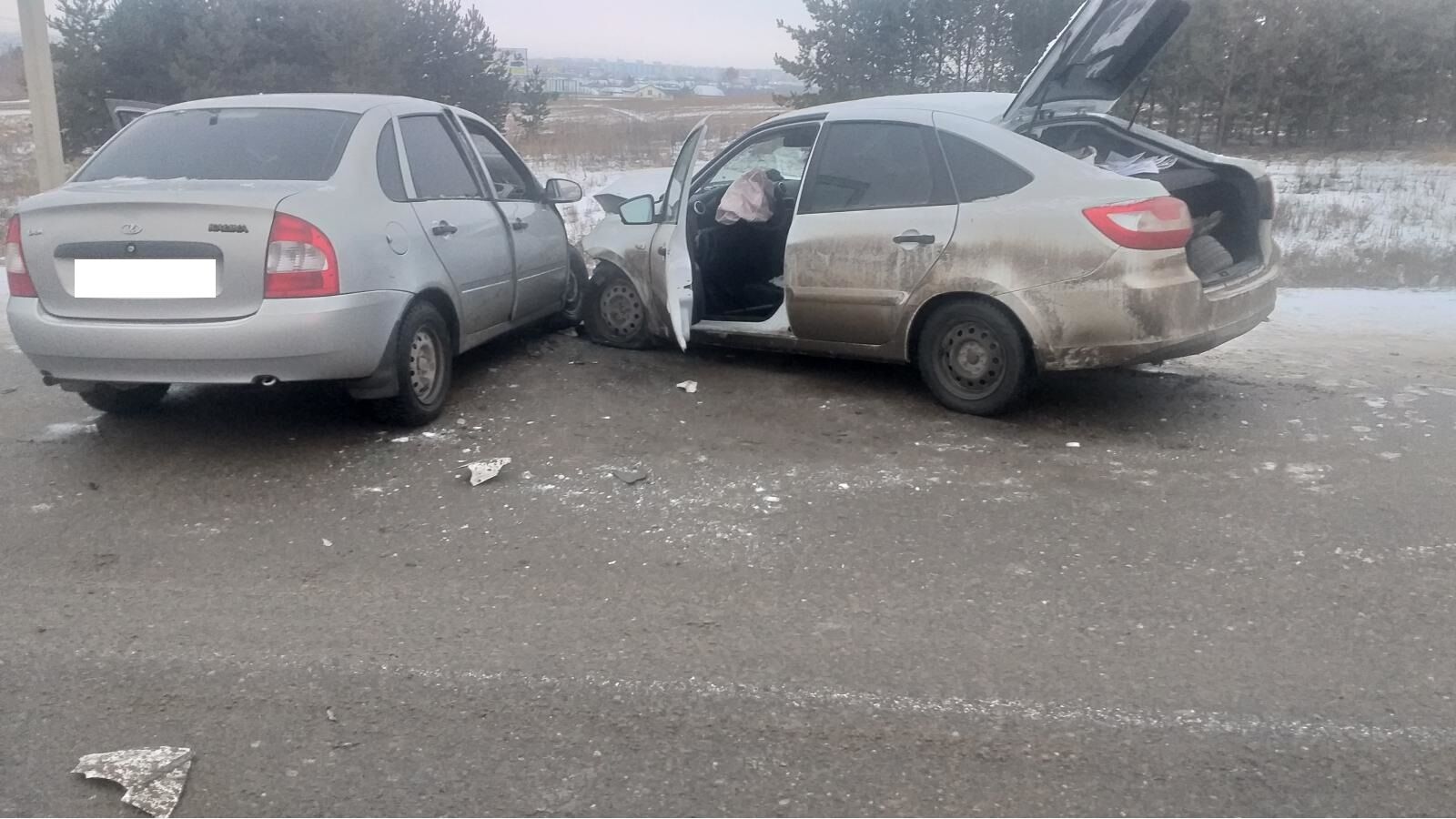Два пассажира легковых авто пострадали в аварии в Альметьевском районе