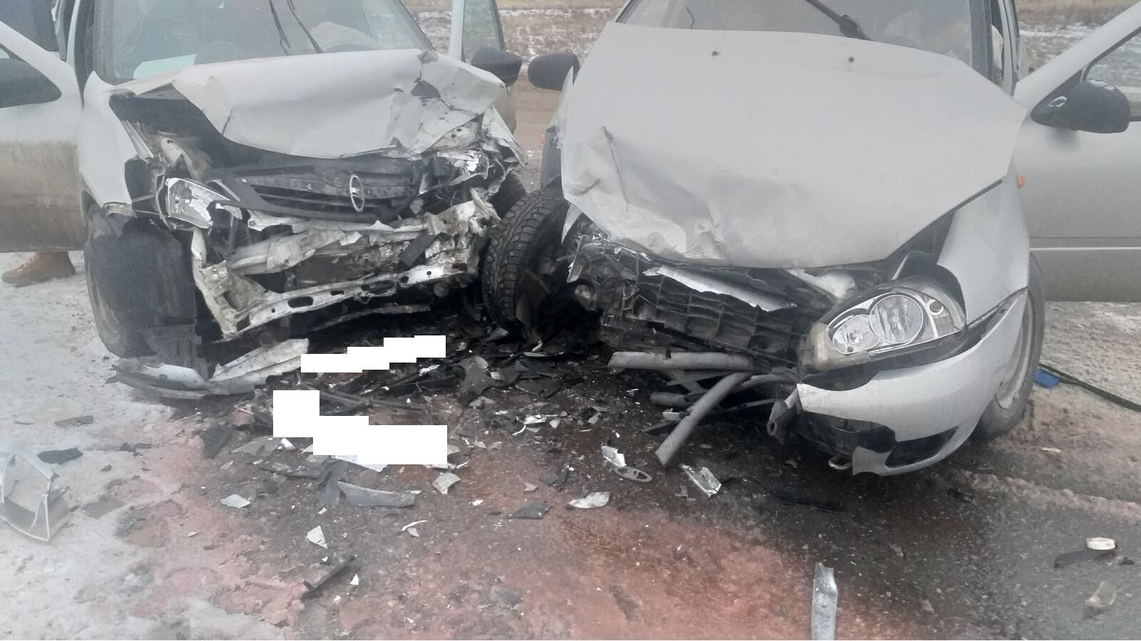Два пассажира легковых авто пострадали в аварии в Альметьевском районе
