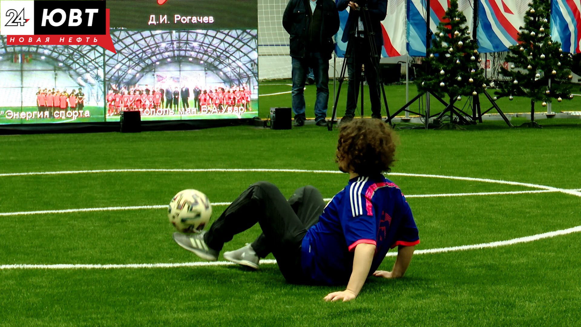 В Альметьевск на открытие футбольного манежа приехали московские спортсмены
