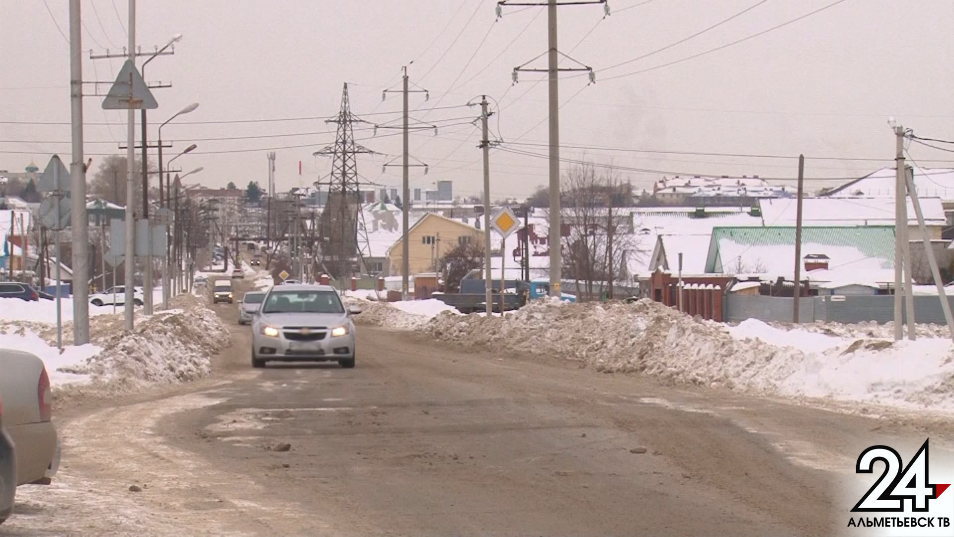 Татарстанцев предупреждают о сильной гололедице на дорогах и снежных заносах