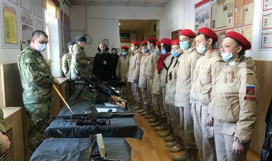 В Татарстане юнармейцы получили от росгвардийцев уроки мужества и патриотизма