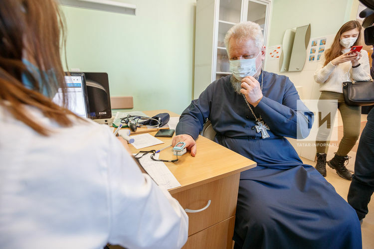 В Татарстане православные священнослужители вакцинировались от коронавируса