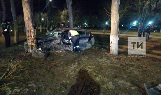 В больнице Татарстана скончалась женщина, которая на авто влетела в дерево