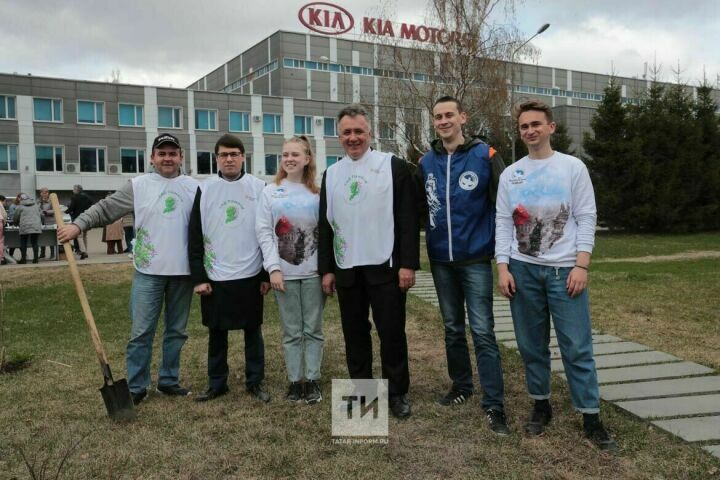 В Татарстане в память о журналистах и писателях, погибших в ВОВ, посадили деревья