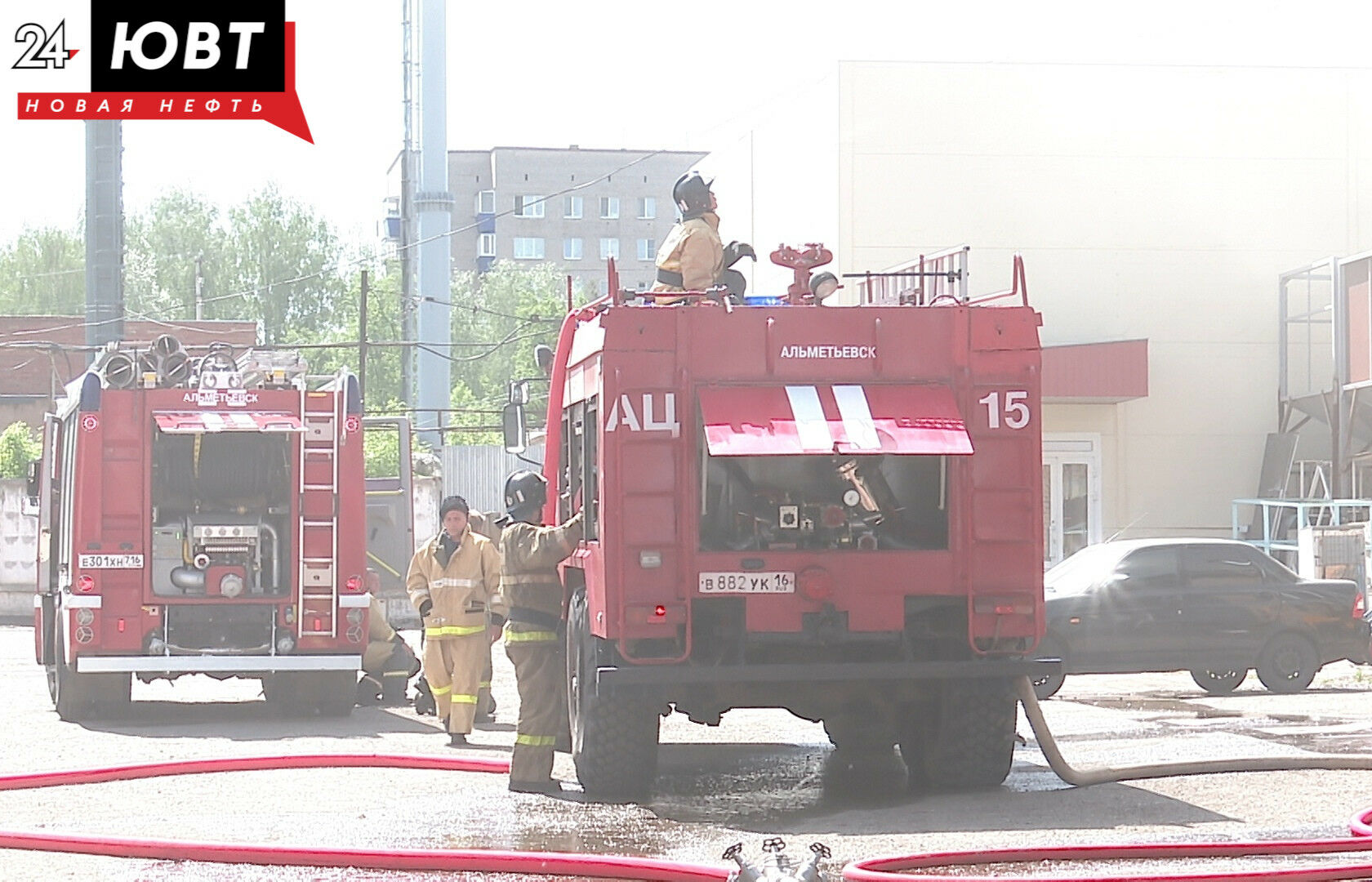 В Альметьевске ликвидировали пожар на недействующем хлебозаводе