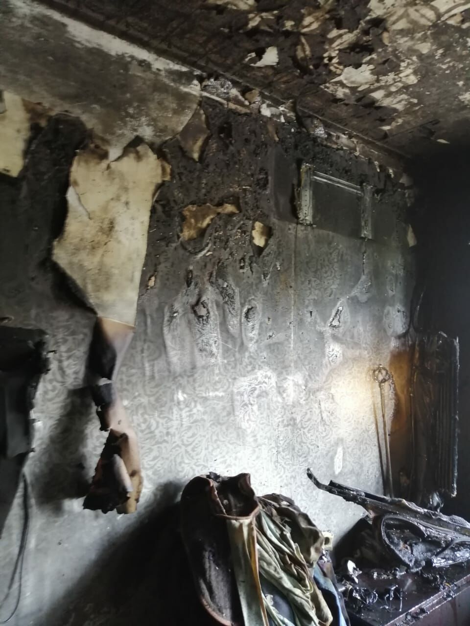 Огонь полностью уничтожил квартиру на улице Заслонова в Альметьевске