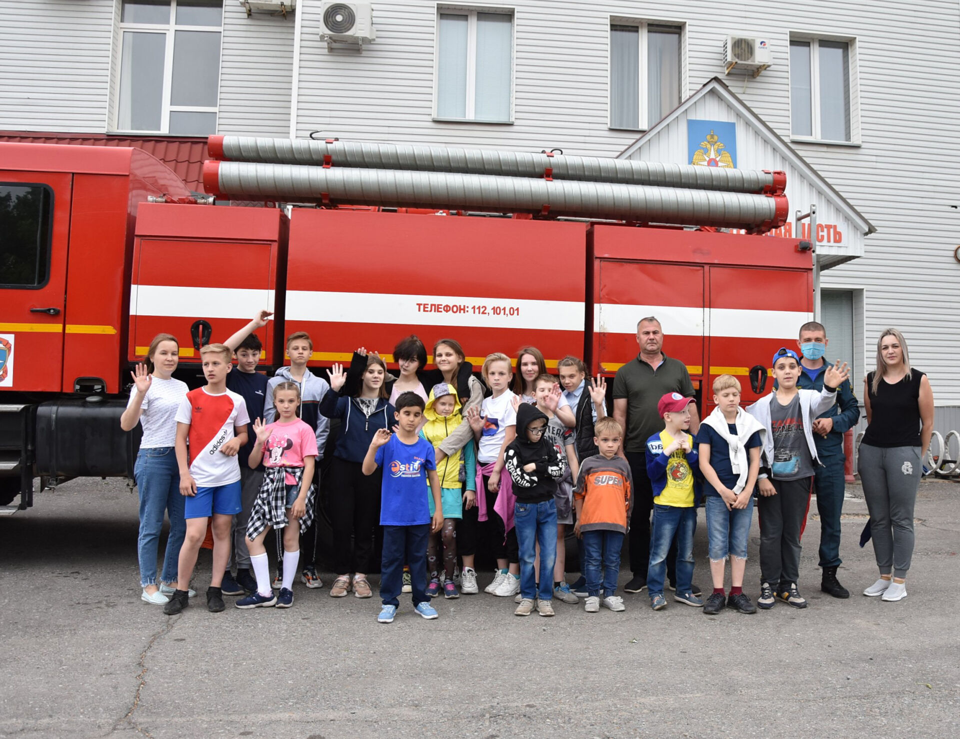 Воспитанникам Альметьевского детского дома провели экскурсию в пожарной части