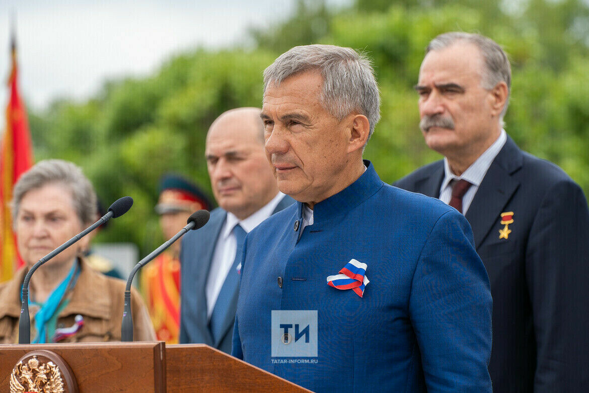 Рустам Минниханов принял участие в открытии памятника воинам-интернационалистам в Казани