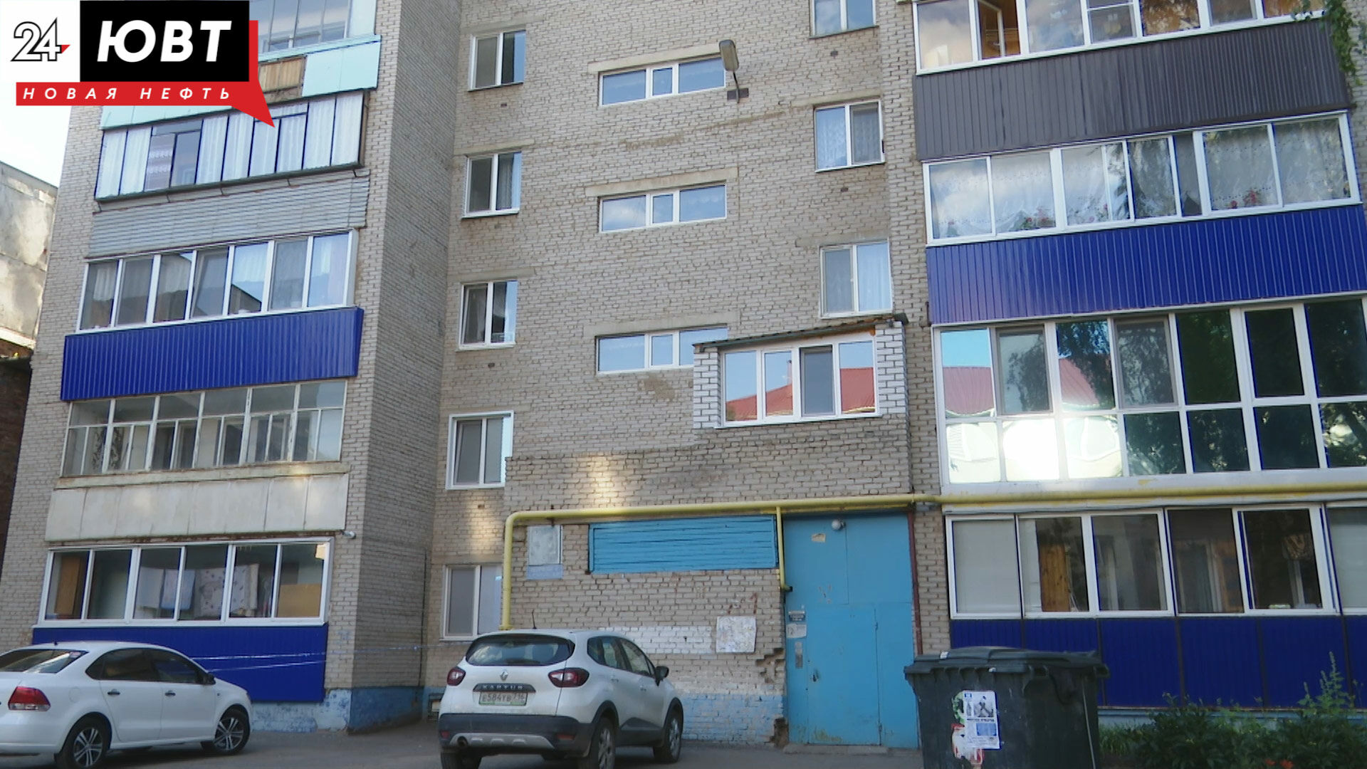 Жители Альметьевска пожаловались на падающие с балконов фасадные плиты