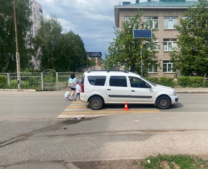 В Альметьевске сбили подростка, который ехал по переходу на велосипеде