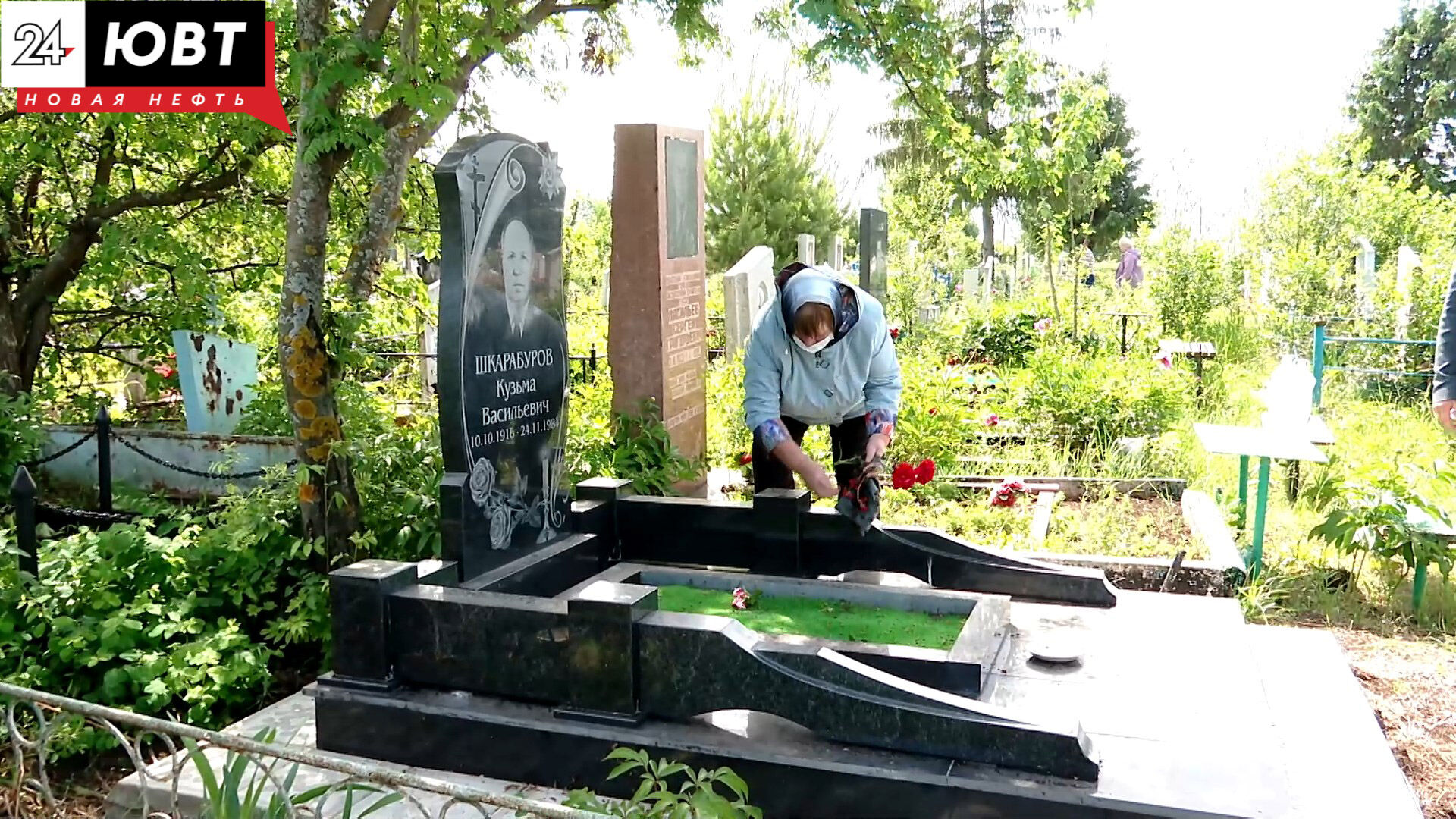 Жительница Альметьевска 6 лет добивалась замены обрушившегося памятника на могиле ветерана ВОВ
