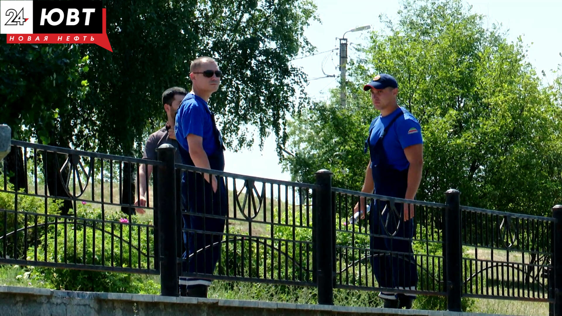 Спасатели обходят запрещенные места для купания в Альметьевске