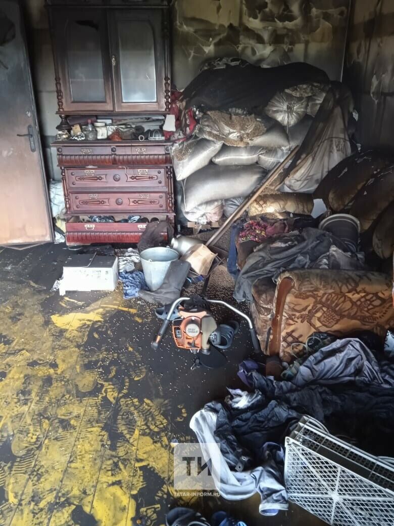 В Альметьевском районе на пожаре погибли взрослый и подросток
