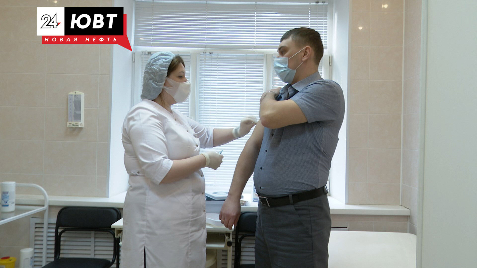 В Альметьевске вакцинировалось от COVID-19 больше половины взрослого населения