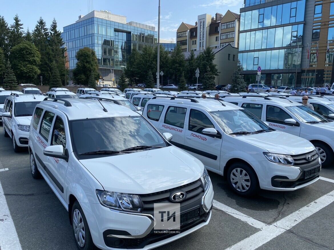 Фельдшеры получили ключи от 90 автомобилей от Президента Татарстана