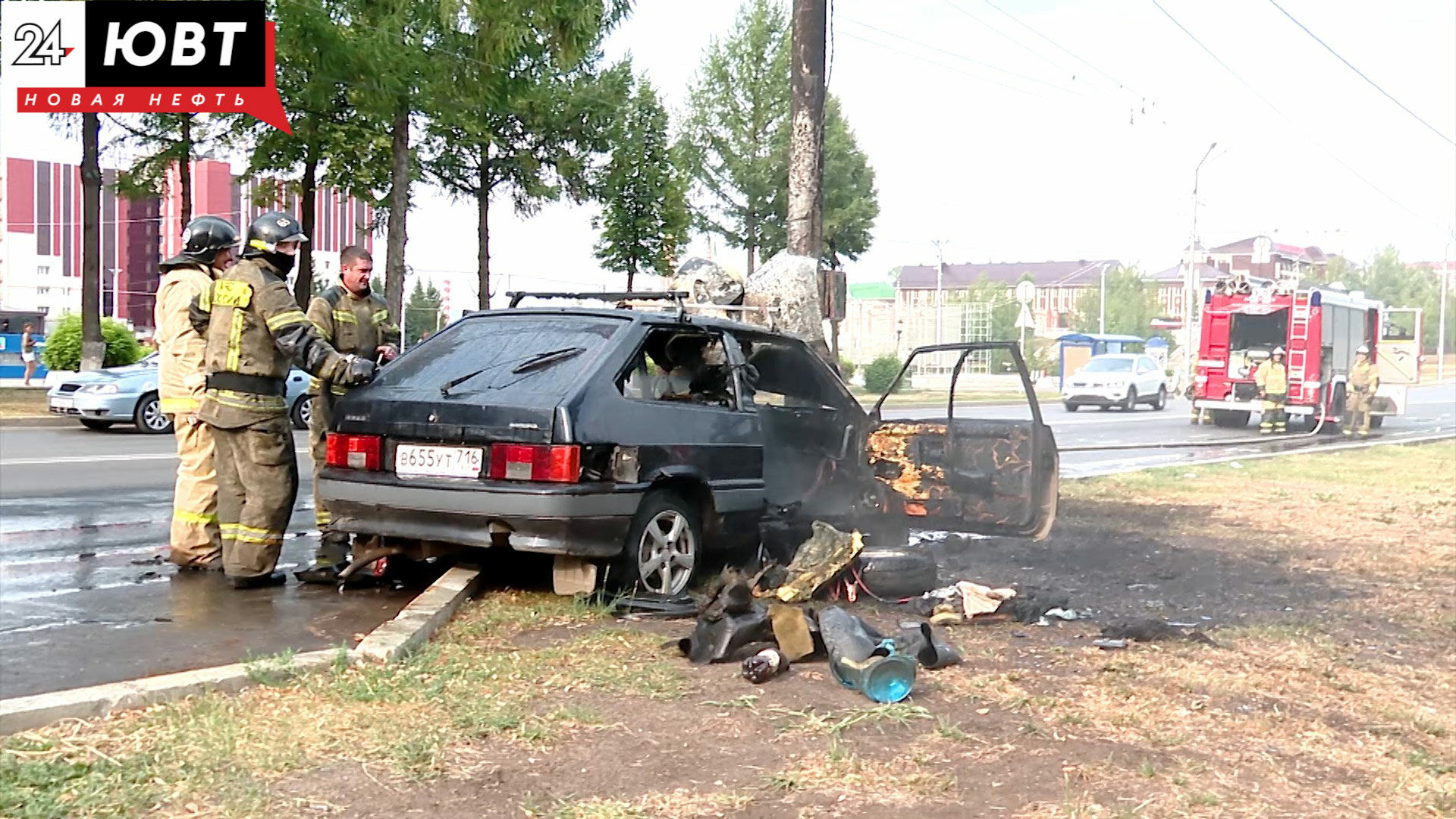Очевидцы рассказали обстоятельства аварии, после которой загорелся автомобиль в Альметьевске
