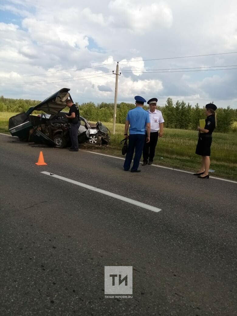 На трассе в Бугульминском районе в ДТП погиб водитель, второй получил тяжелые травмы