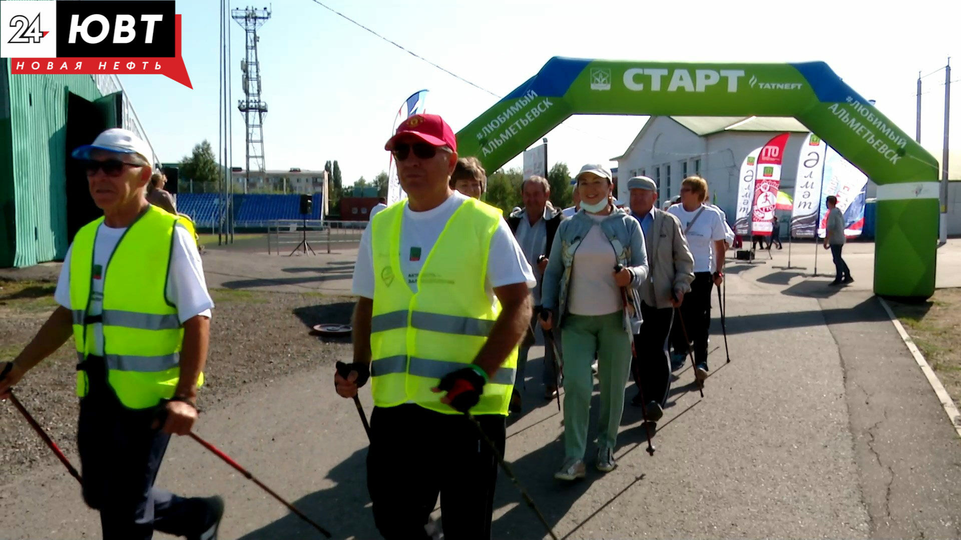 Альметьевские пенсионеры устроили фестиваль скандинавской ходьбы