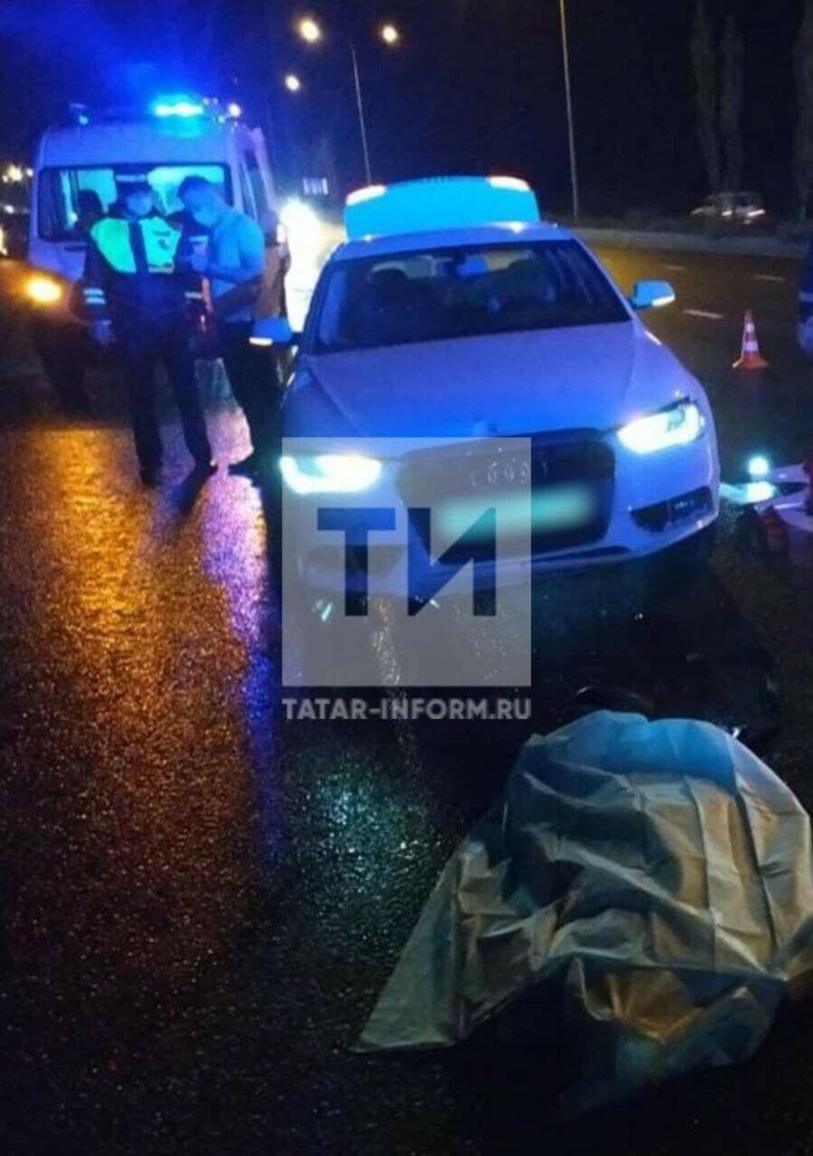 В Казани иномарка сбила насмерть молодого человека, который полз по дороге