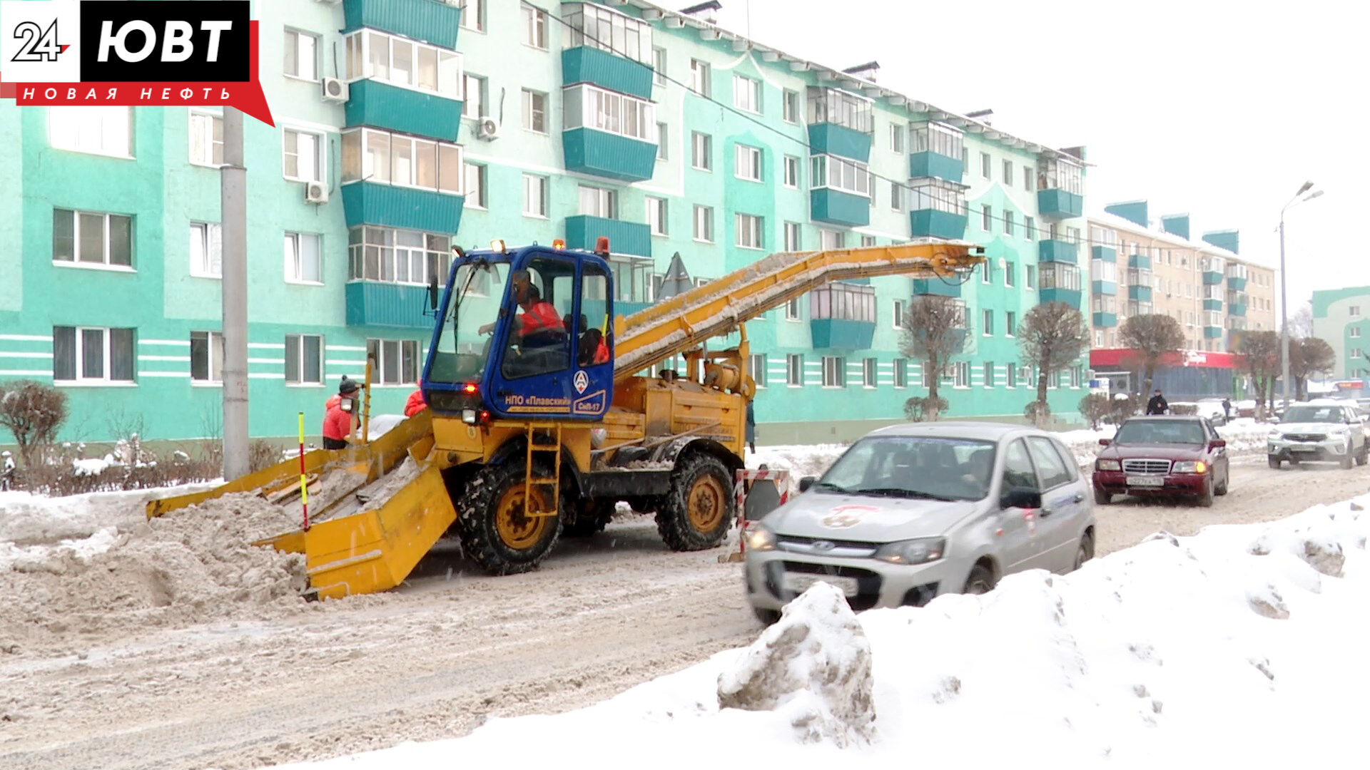 За последние 2 дня из Альметьевска вывезли почти три тысячи кубометров снега