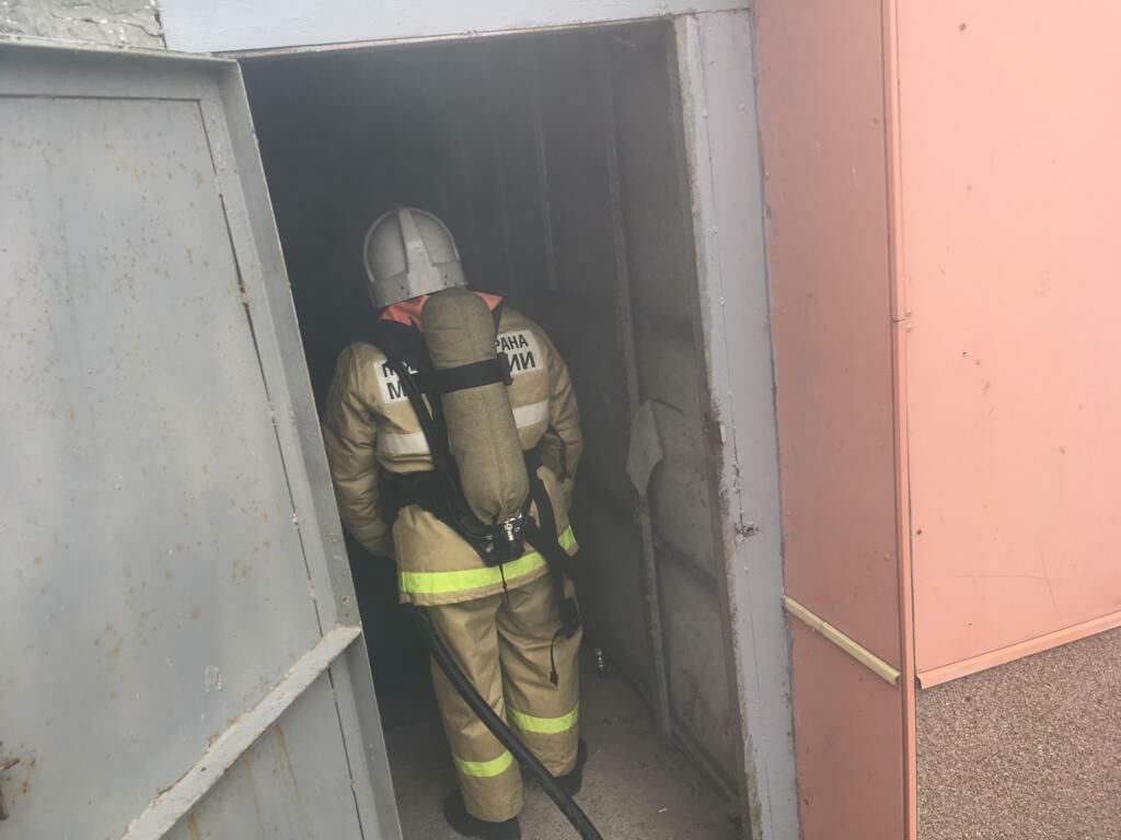 В Бугульме пожарные спасли мужчину из горящего подвала