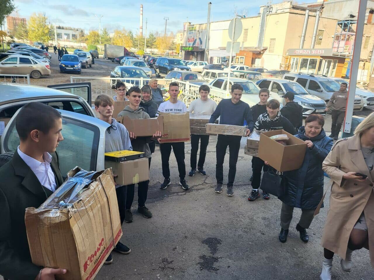 Альметьевцы отправили 600 пирогов и более 100 упаковок чак-чака мобилизованным