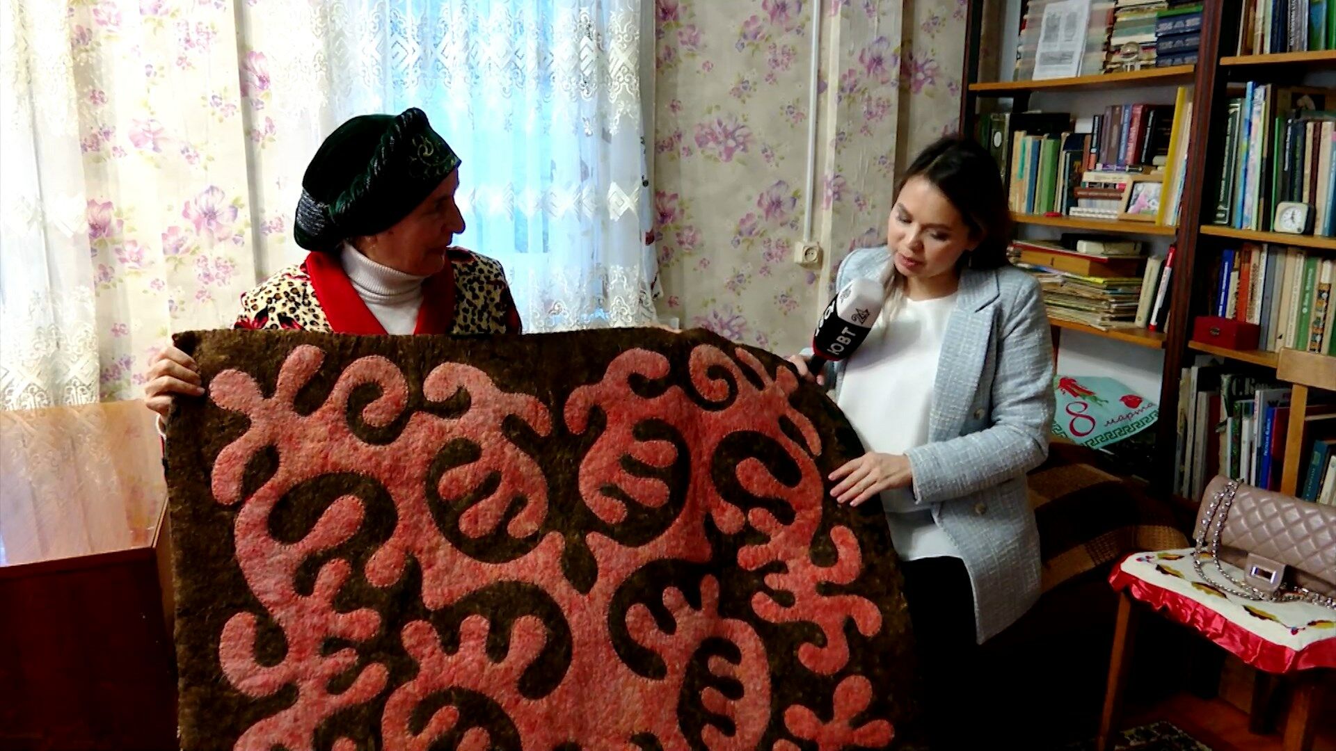 Жительница Бугульминского района делает ковры из шерсти 