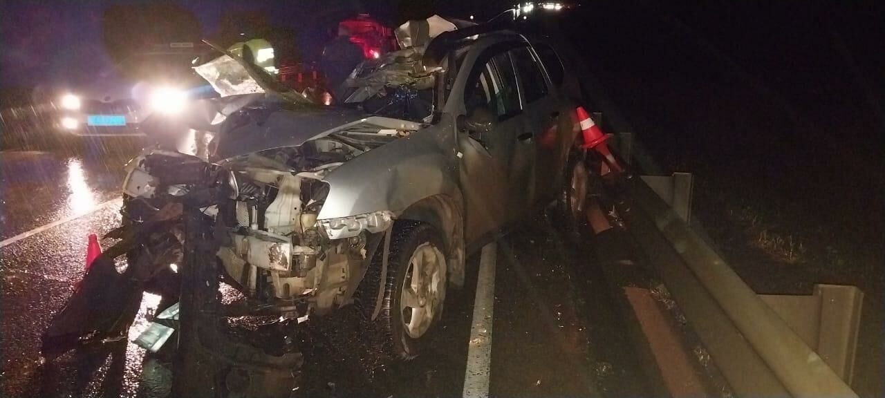 Водитель авто погибла, совершив наезд на стоявший на краю проезжей части «КАМАЗ» в Альметьевском районе