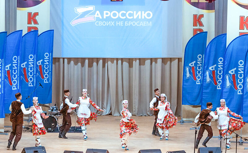 #МЫВМЕСТЕ: Песнями, танцами и инструментальной музыкой поддержала мобилизованных земляков творческая команда из Альметьевска