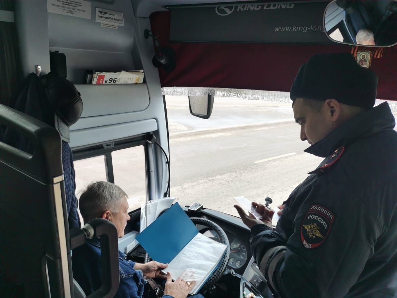 В Альметьевске во время рейда по автобусам выявили 5 нарушений ПДД