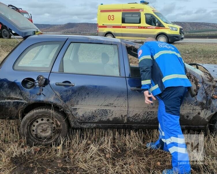 Мужчина разбил голову, вылетев на авто в кювет под Альметьевском